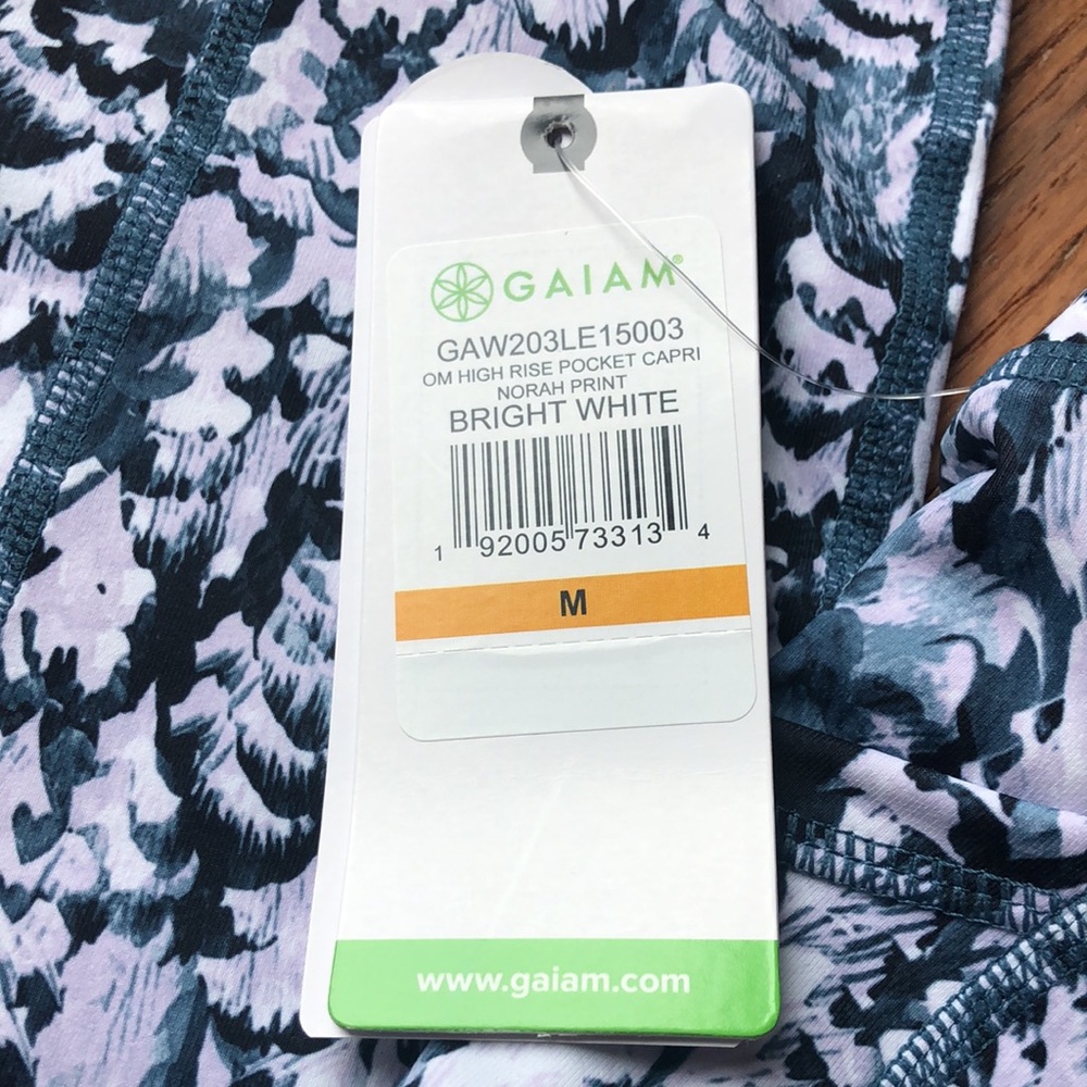 GAIAM HIGH RISE POCKET CAPRI - Picture 2 of 3